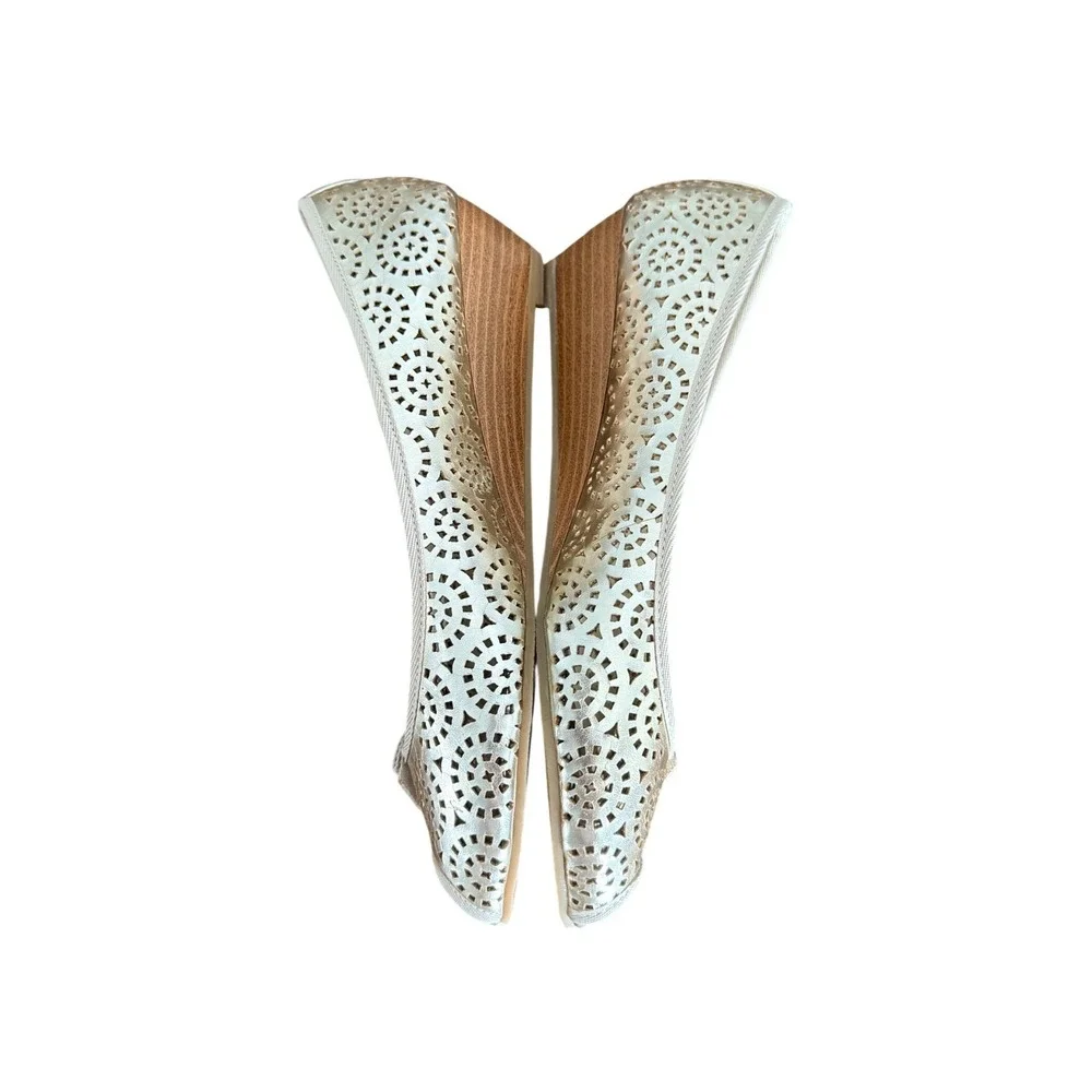 SM New York Womens Champagne Gold Metallic Laser Cut Peep Toe Wedge Shoes 8